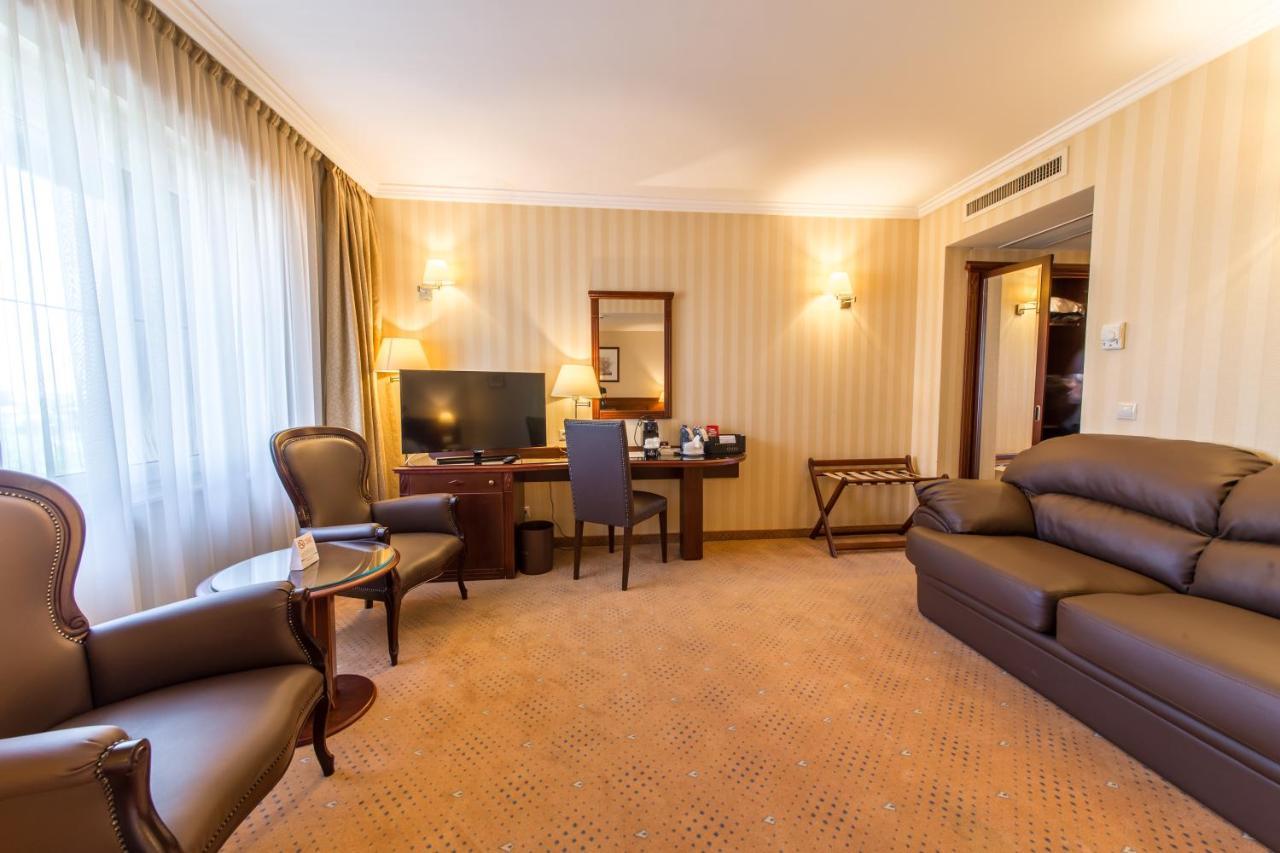 Ramada Hotel & Suites By Wyndham Bucharest North Exterior photo