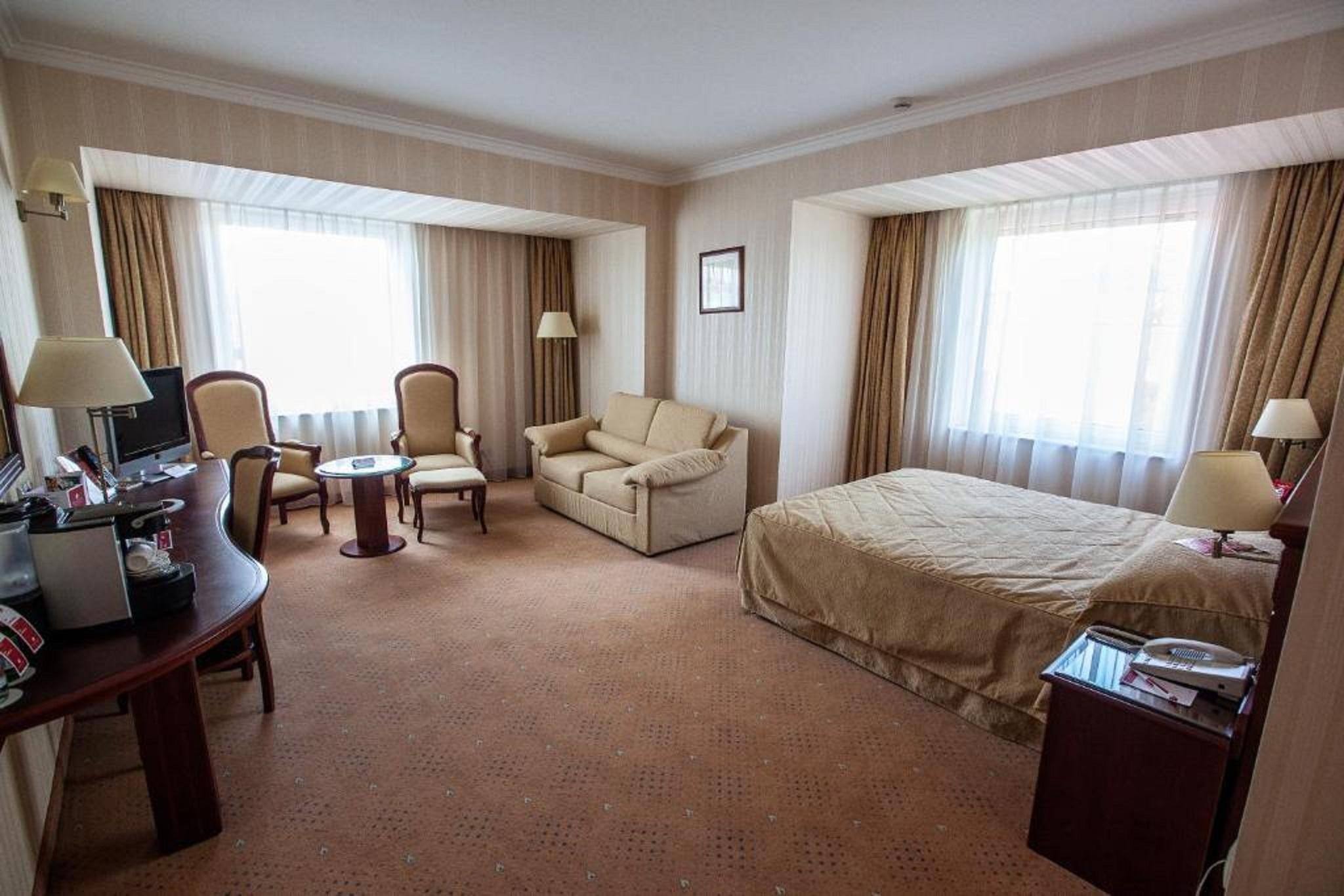Ramada Hotel & Suites By Wyndham Bucharest North Exterior photo