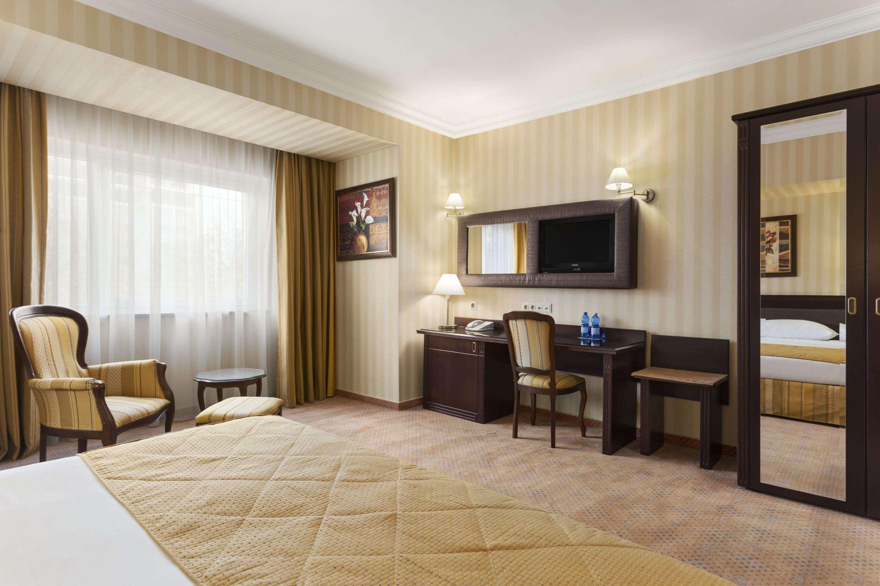 Ramada Hotel & Suites By Wyndham Bucharest North Exterior photo