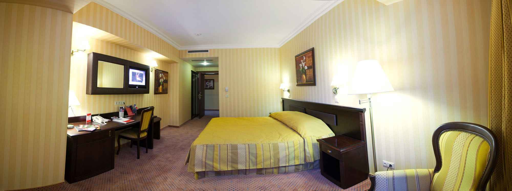 Ramada Hotel & Suites By Wyndham Bucharest North Exterior photo